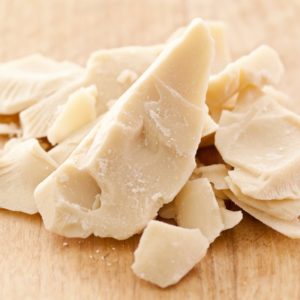 Stücke von Kakaobutter roh bio