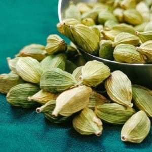 Kardamomkapseln-cardamom zur Gewinnung von Kardamom Öl bio (ätherisches Öl)