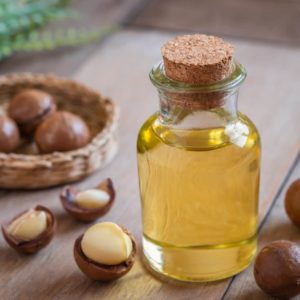 Aus Macadamia Nuss kaltgepresst wird Macadamianussöl bio - kaltgepresst