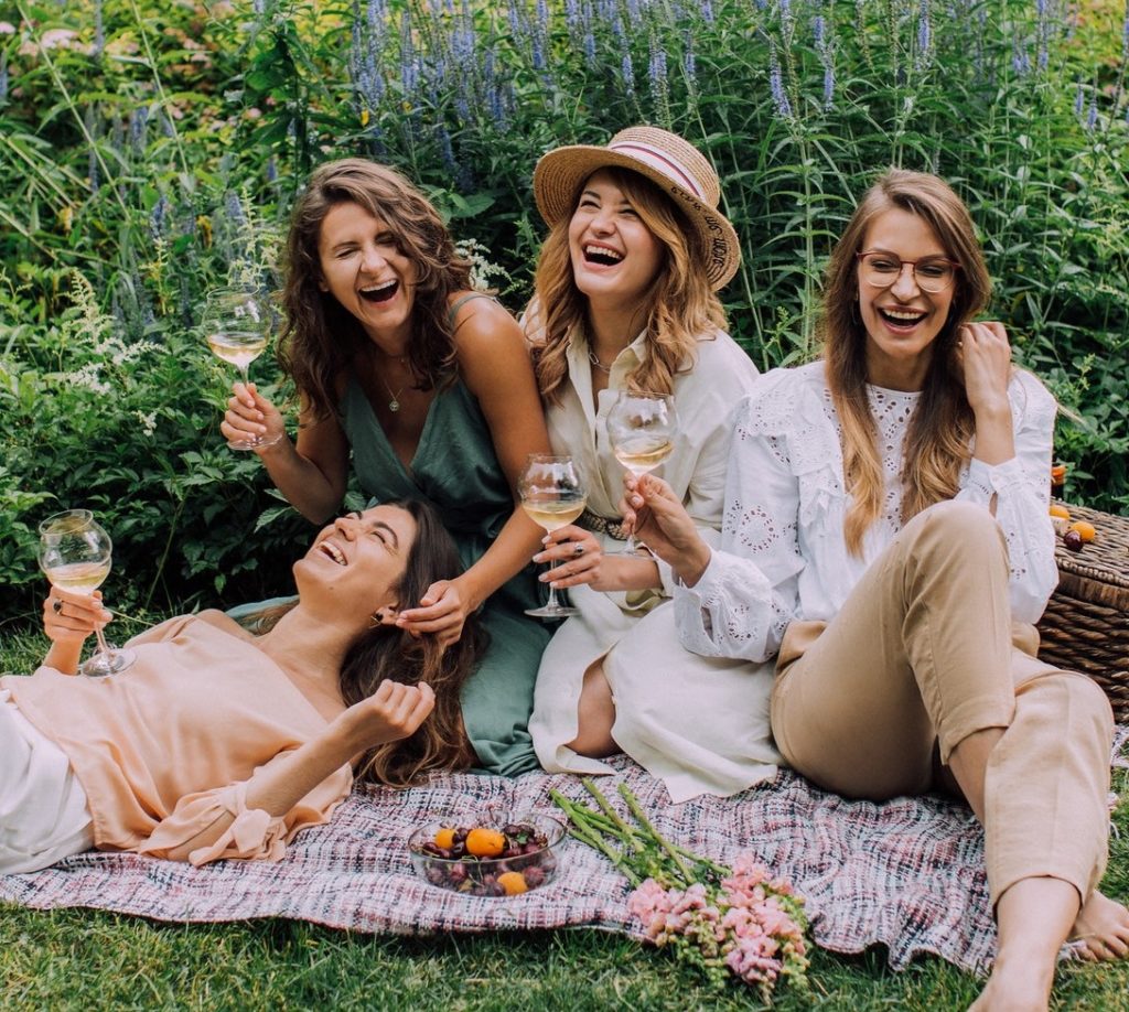 So duftet der Sommer oder ätherisches Lavendelöl oder Öl mit Nanaminze